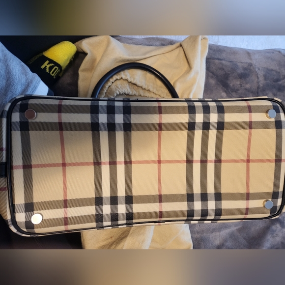 Burberry beautiful bag - Picture 6 of 6